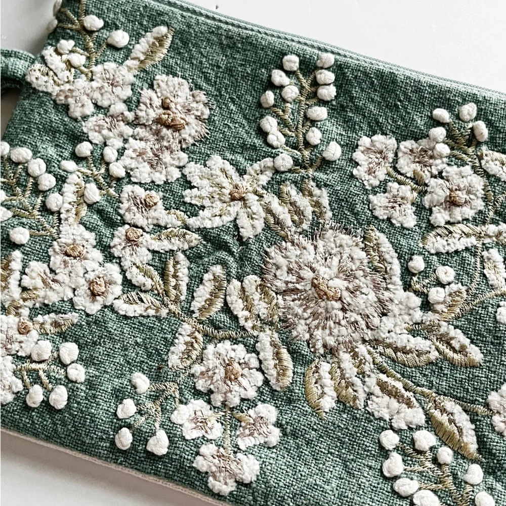 Boho NWT Embroidered Floral Pouch - Picture 2 of 4